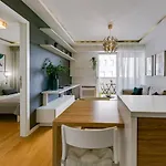 公寓 Lux 1- With Garage And Balcony *